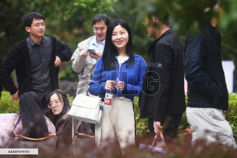 Blind Date in Hangzhou