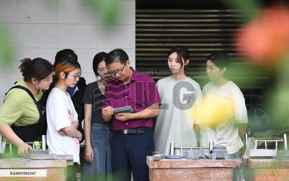 (MASTER OF CRAFTS) CHINA-GUANGDONG-ZHAOQING-DUAN INKSTONE-INHERITOR (CN)