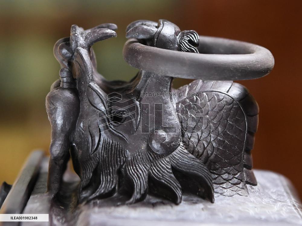 (MASTER OF CRAFTS) CHINA-GUANGDONG-ZHAOQING-DUAN INKSTONE-INHERITOR (CN)