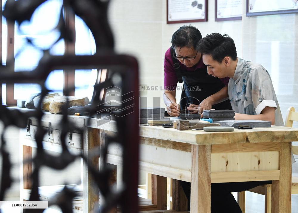 (MASTER OF CRAFTS) CHINA-GUANGDONG-ZHAOQING-DUAN INKSTONE-INHERITOR (CN)