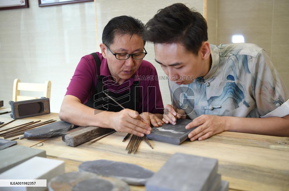(MASTER OF CRAFTS) CHINA-GUANGDONG-ZHAOQING-DUAN INKSTONE-INHERITOR (CN)