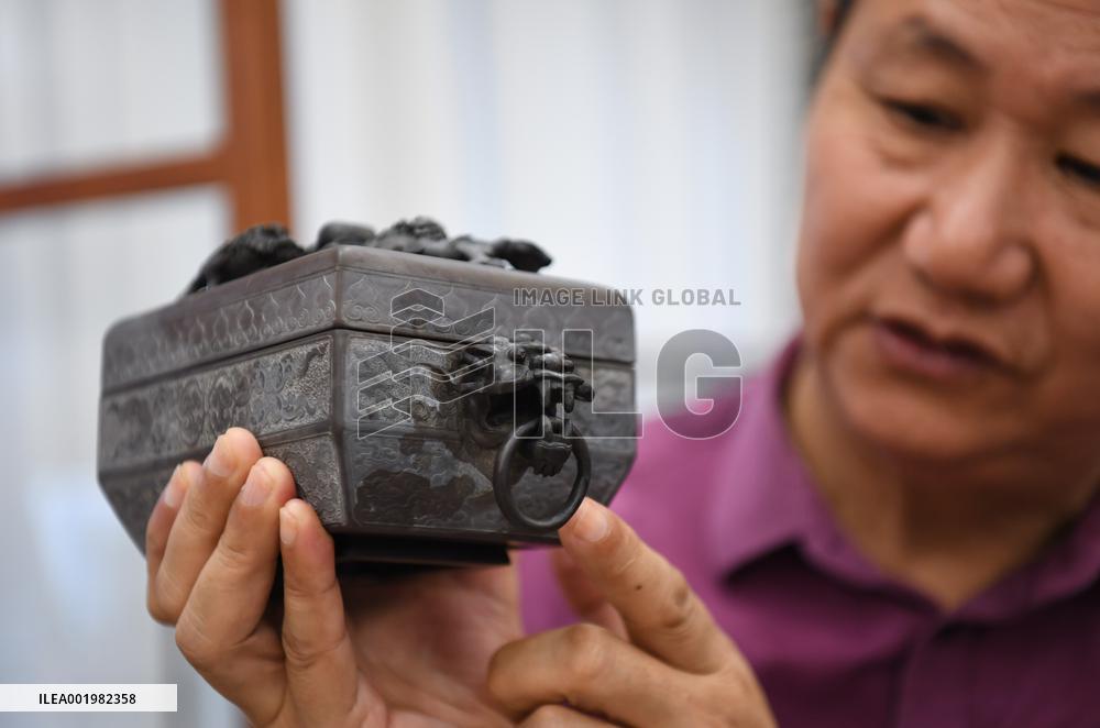 (MASTER OF CRAFTS) CHINA-GUANGDONG-ZHAOQING-DUAN INKSTONE-INHERITOR (CN)