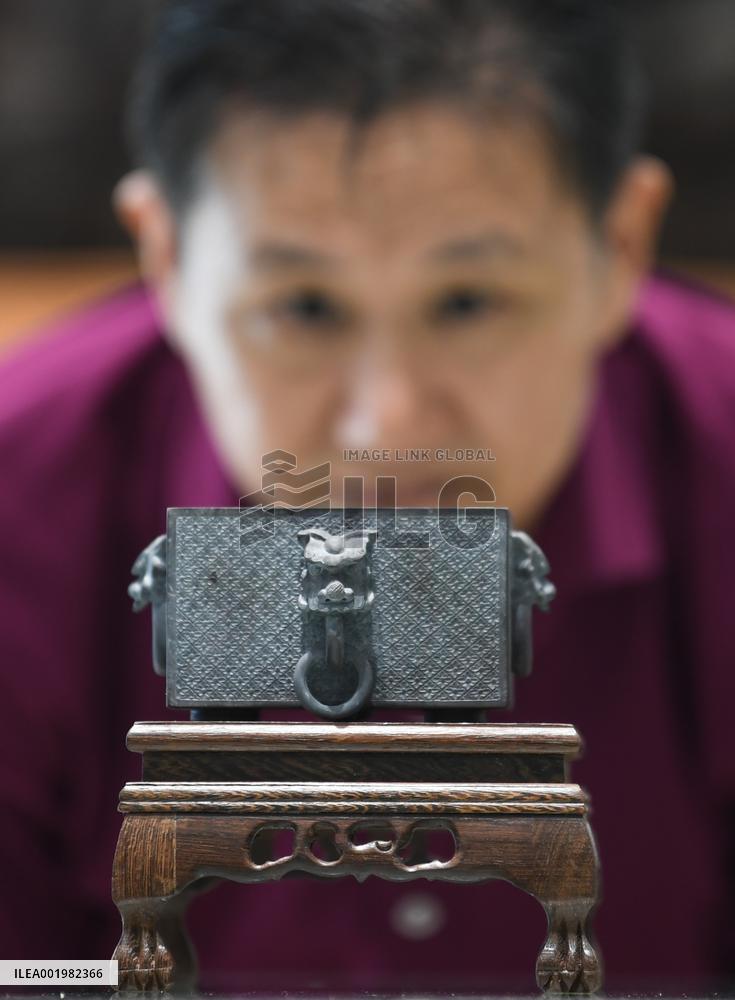 (MASTER OF CRAFTS) CHINA-GUANGDONG-ZHAOQING-DUAN INKSTONE-INHERITOR (CN)