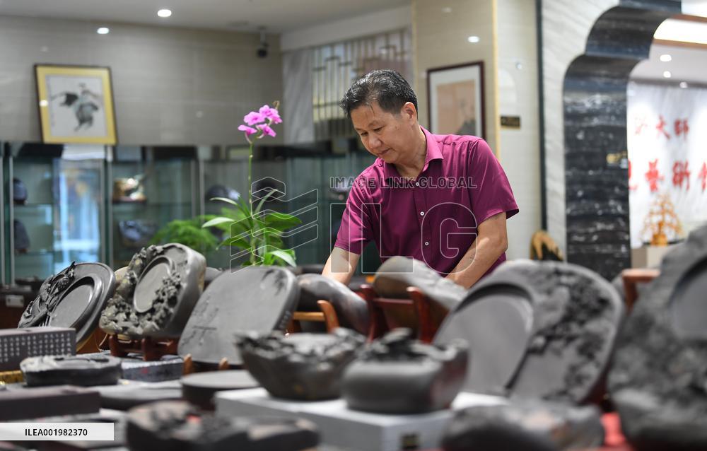 (MASTER OF CRAFTS) CHINA-GUANGDONG-ZHAOQING-DUAN INKSTONE-INHERITOR (CN)