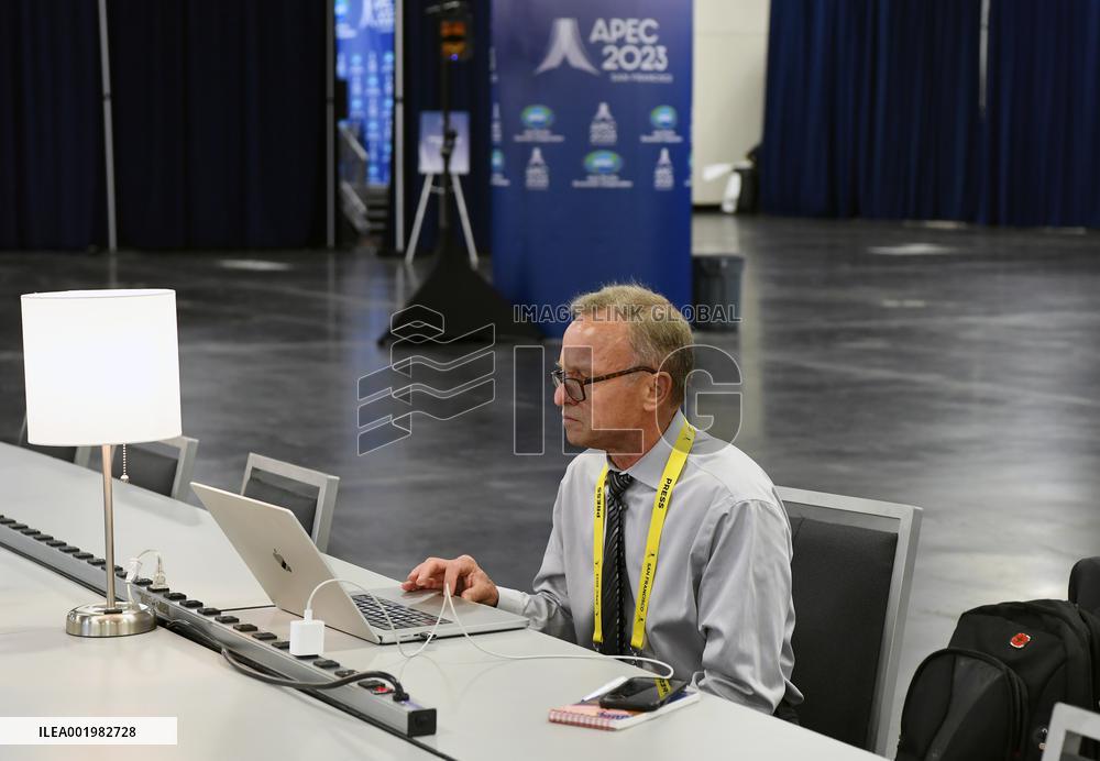 U.S.-SAN FRANCISCO-APEC-INTERNATIONAL MEDIA CENTER