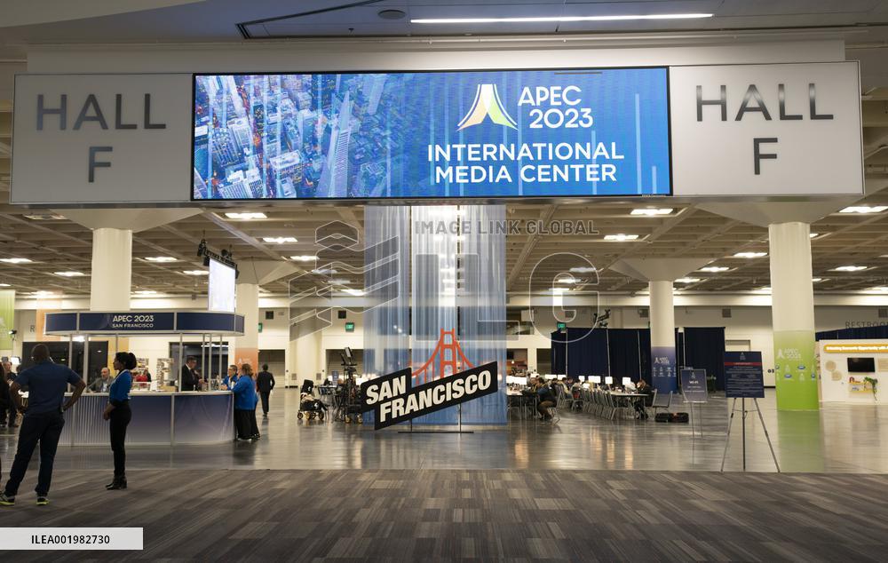 U.S.-SAN FRANCISCO-APEC-INTERNATIONAL MEDIA CENTER
