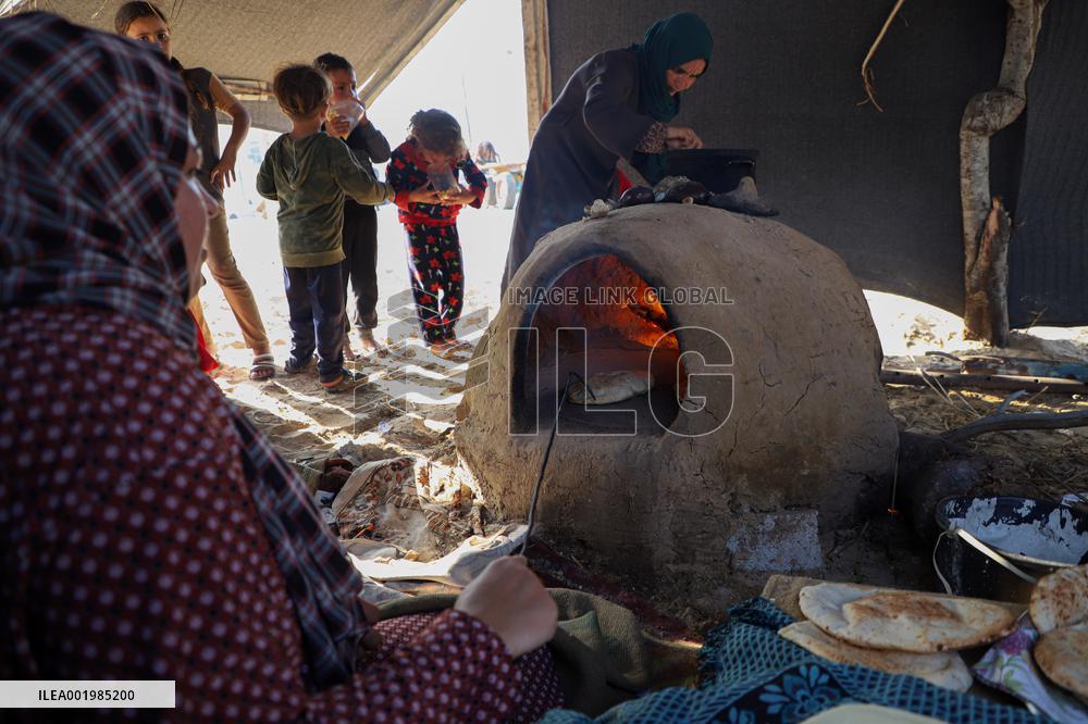 MIDEAST-GAZA-PALESTINIAN-ISRAELI CONFLICT-DISPLACED PEOPLE