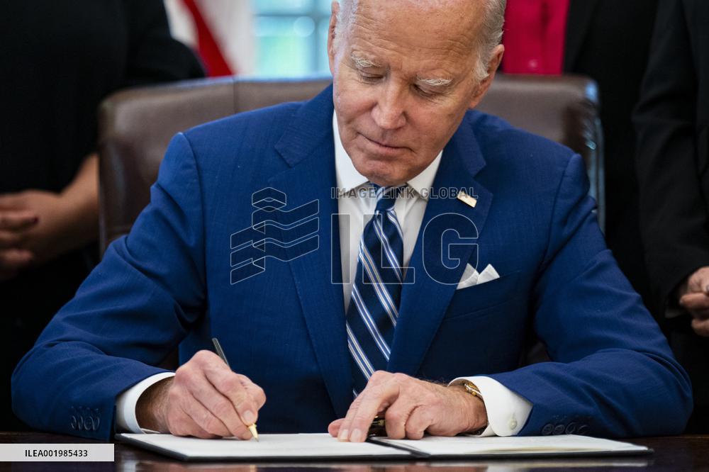 Biden Signs Memorandum On Women's Health Research - Washington