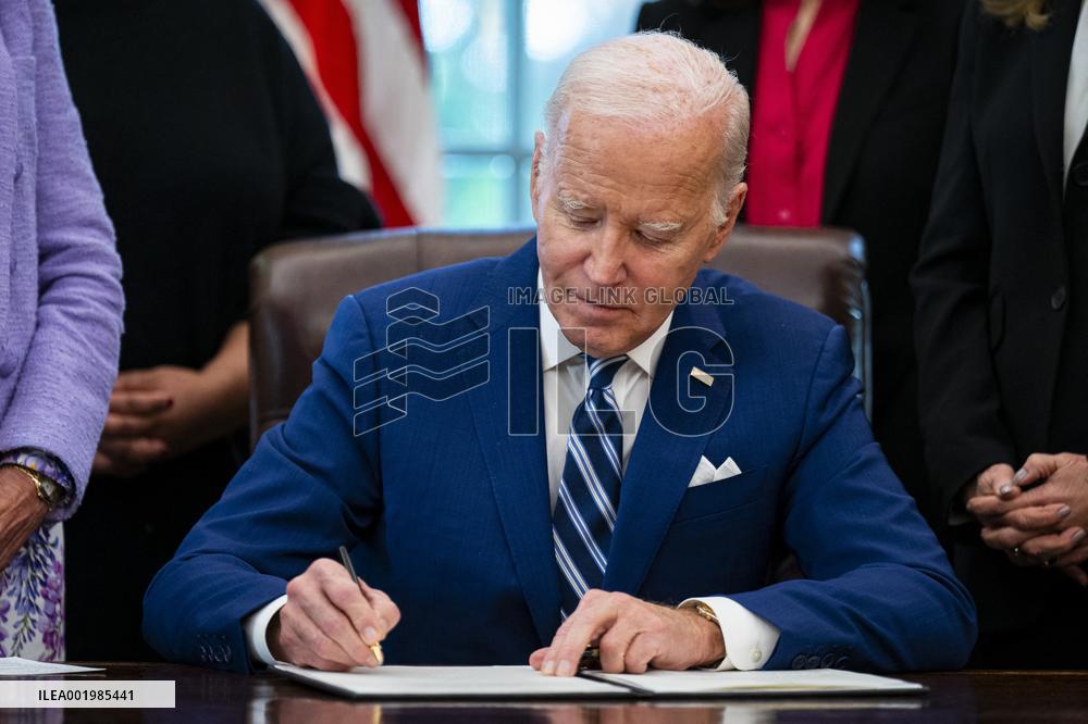 Biden Signs Memorandum On Women's Health Research - Washington