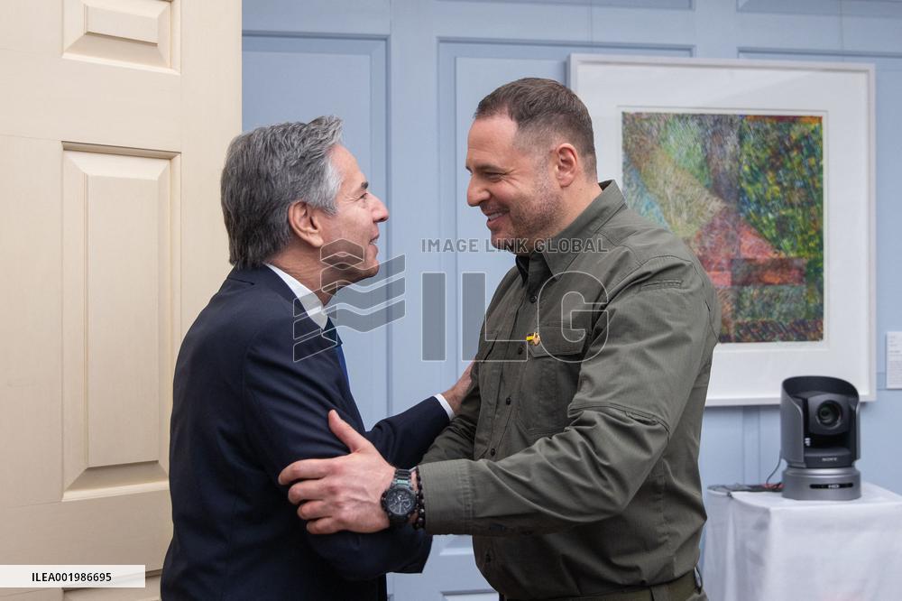 Blinken Promises Ukraine Support for Winter - Washington
