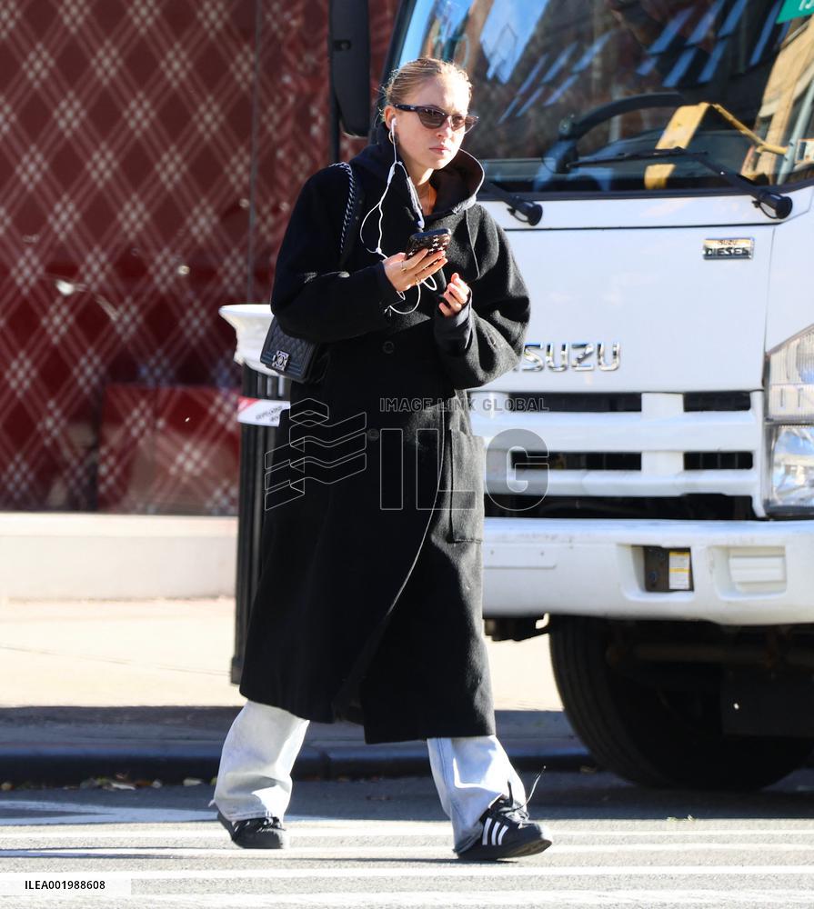 Lila Grace Moss out in New York