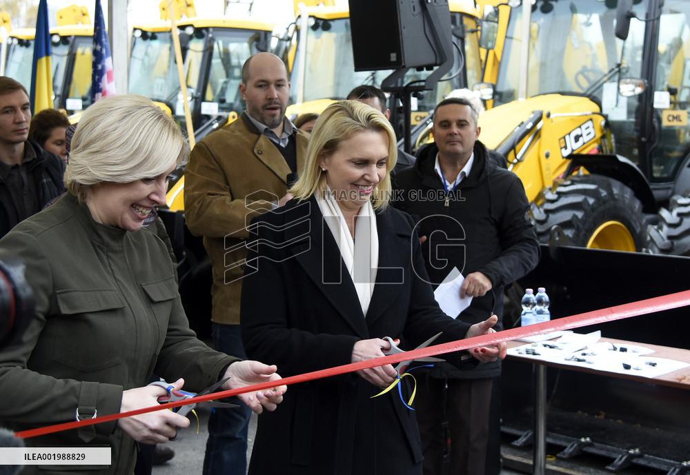 US donates 40 excavators to eastern and southern regions of Ukraine