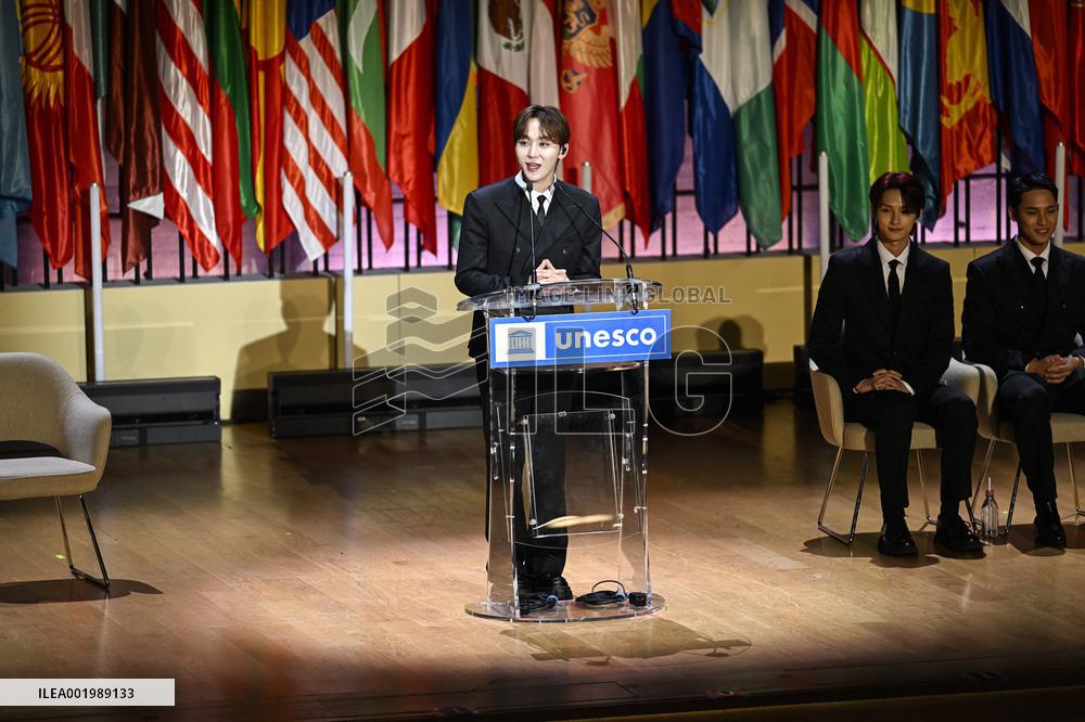 K-Pop Boy Band Seventeen At The UNESCO - Paris