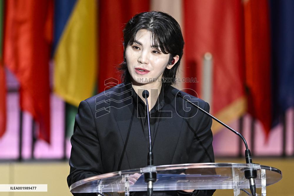 K-Pop Boy Band Seventeen At The UNESCO - Paris