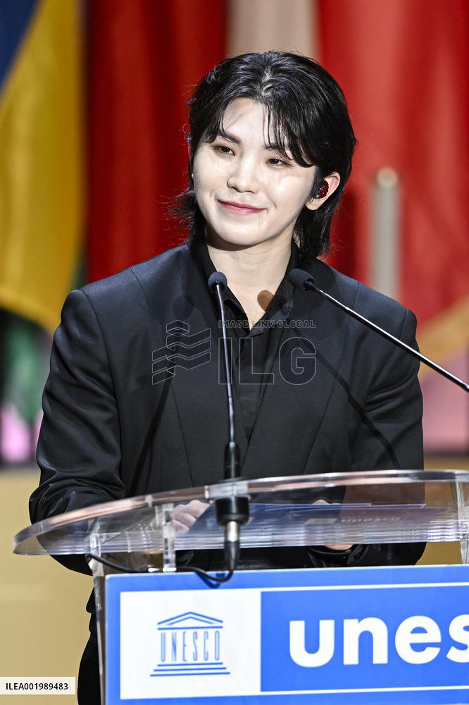 K-Pop Boy Band Seventeen At The UNESCO - Paris