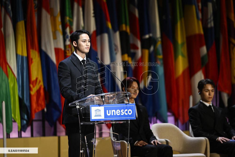 K-Pop Boy Band Seventeen At The UNESCO - Paris