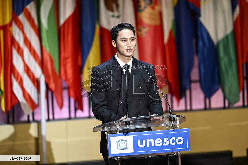 K-Pop Boy Band Seventeen At The UNESCO - Paris