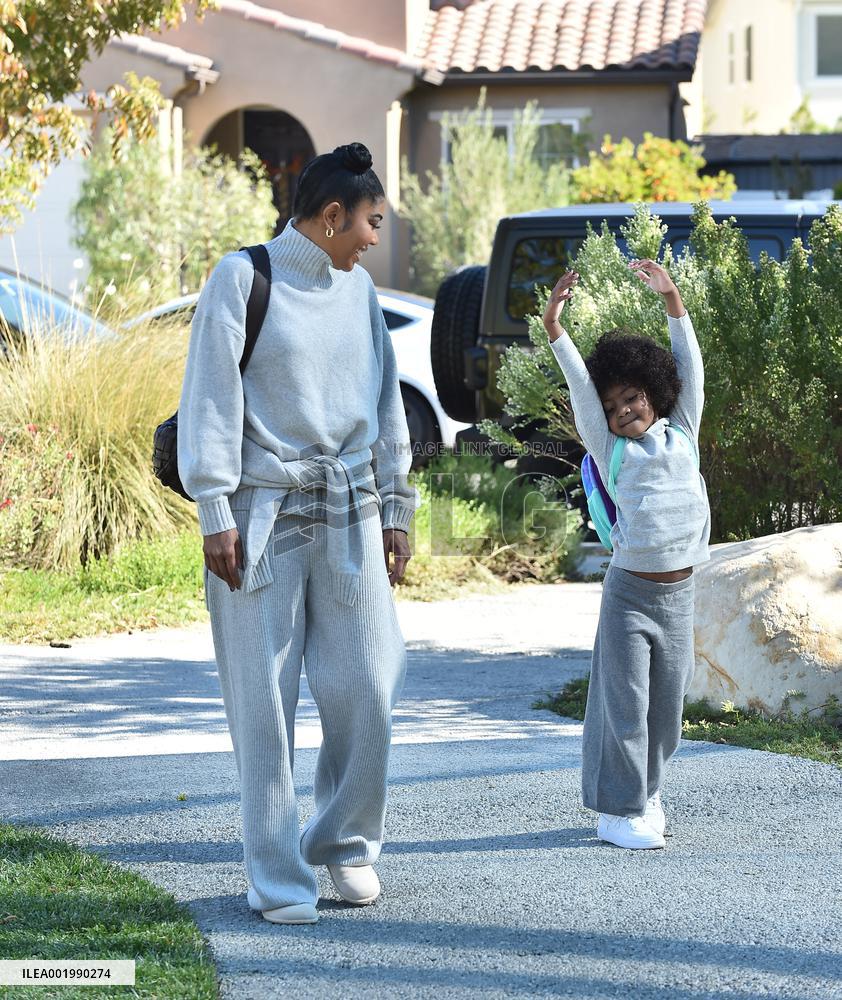 Gabrielle Union And Daughter Out - LA