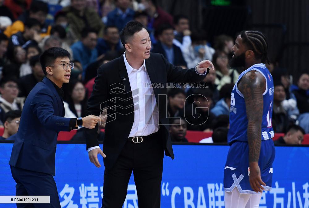 (SP)CHINA-QINGDAO-BASKETBALL-CBA LEAGUE-SHANGHAI VS QINGDAO (CN)