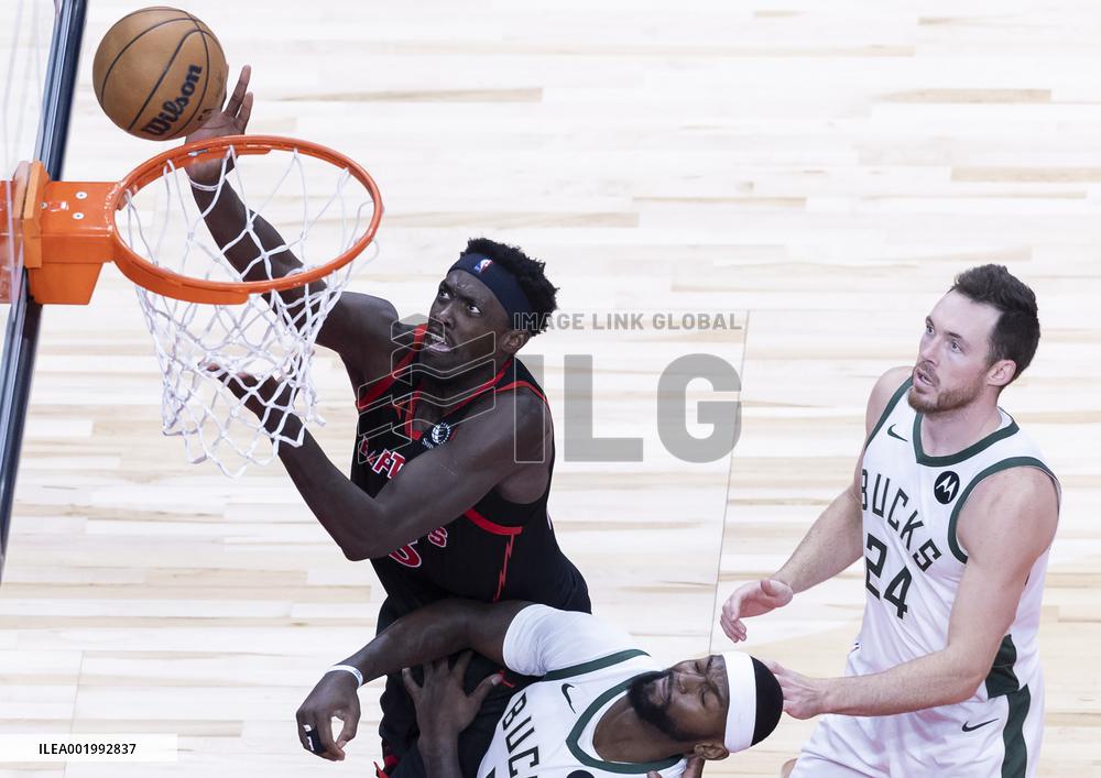 (SP)CANADA-TORONTO-BASKETBALL-NBA-BUCKS VS RAPTORS