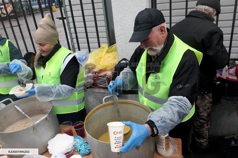 Volunteers distribute food to needy in Odesa