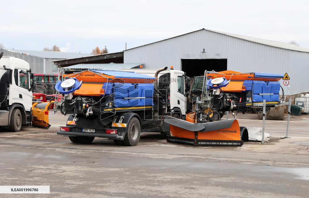 Road maintenance in the winter