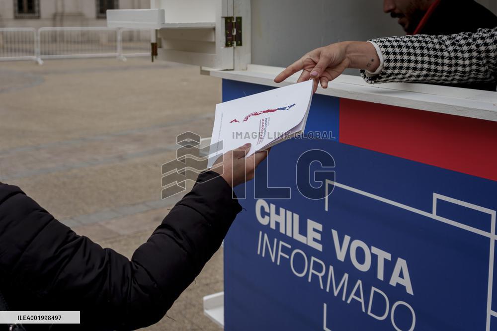 Chileans receive draft text of new constitution