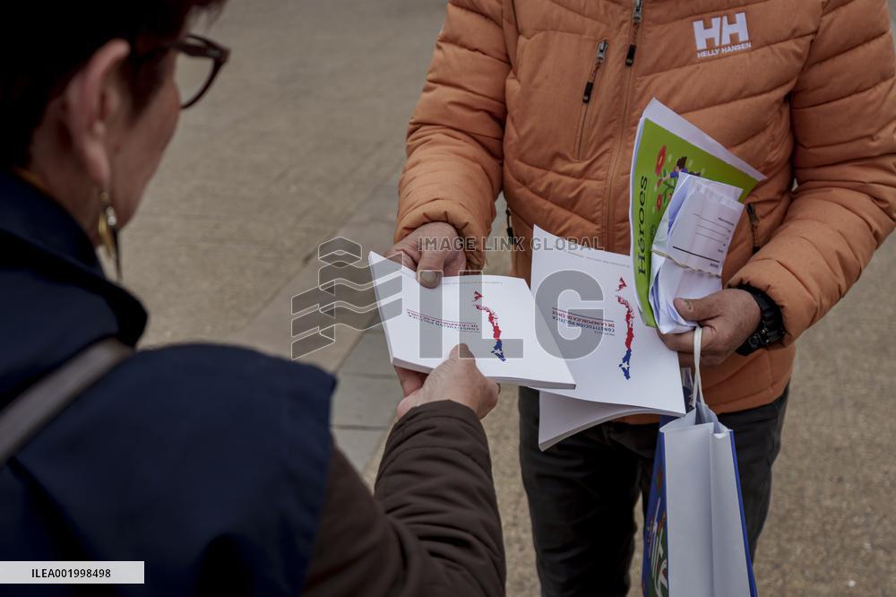 Chileans receive draft text of new constitution