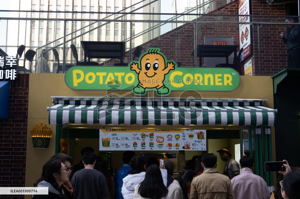 Filipino French Fries PotatoConner Store in Shanghai