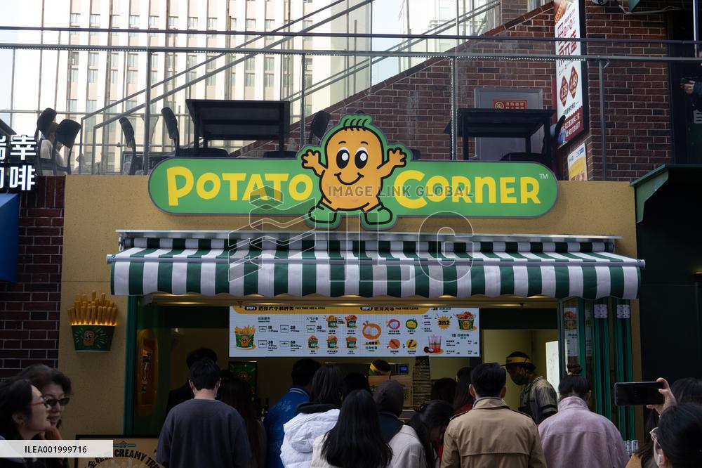 Filipino French Fries PotatoConner Store in Shanghai