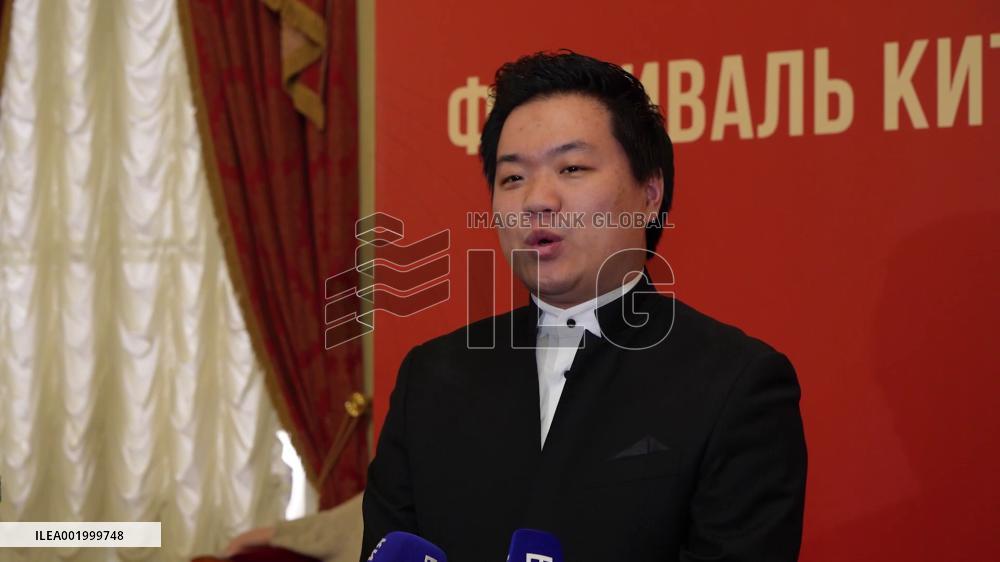 Russians applaud Chinese folk music shows