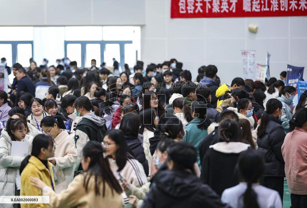 A Campus Job Fair in Huai 'an
