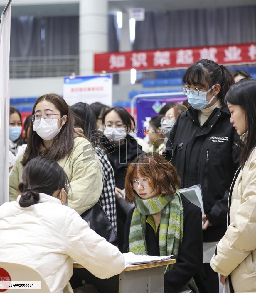 A Campus Job Fair in Huai 'an