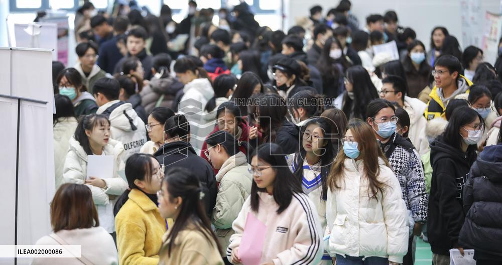 A Campus Job Fair in Huai 'an