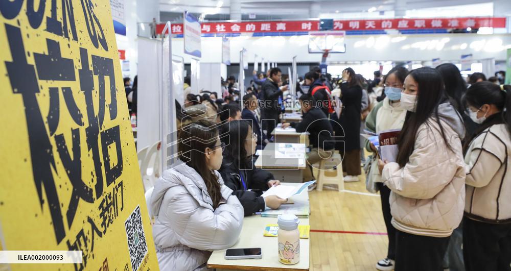 A Campus Job Fair in Huai 'an