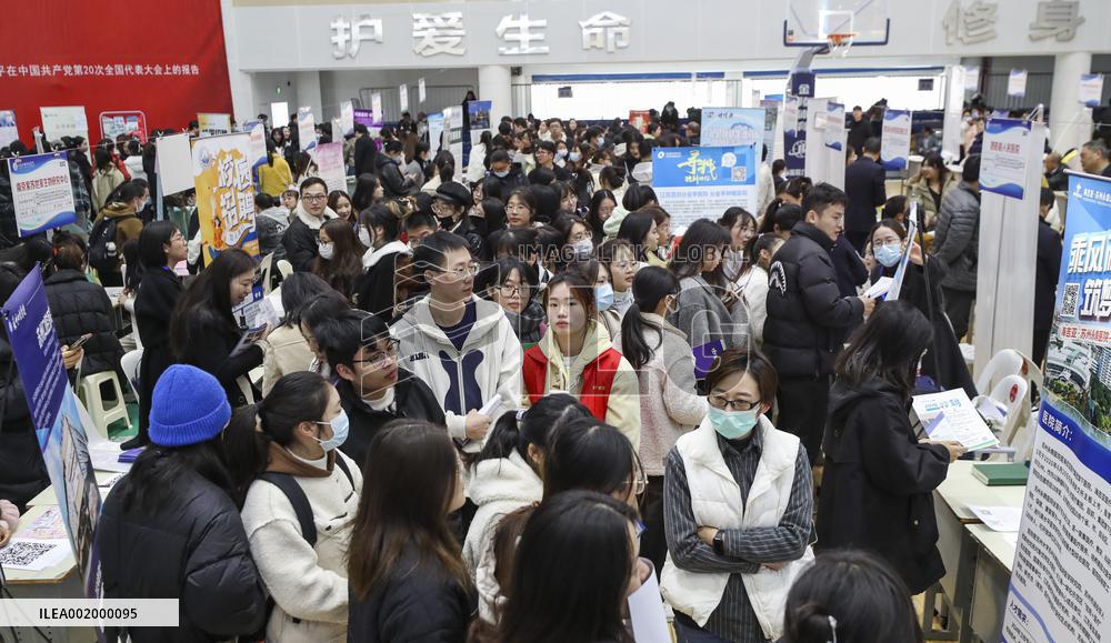 A Campus Job Fair in Huai 'an