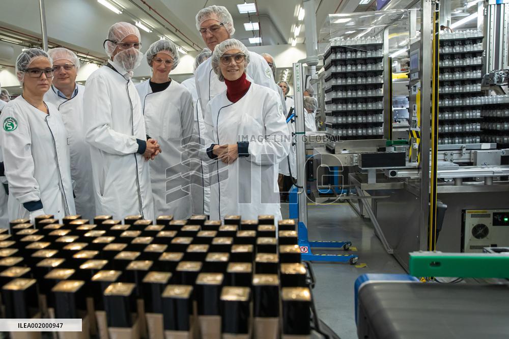 Agnes Pannier-Runacher Visits L'Oreal Factory - Caudry