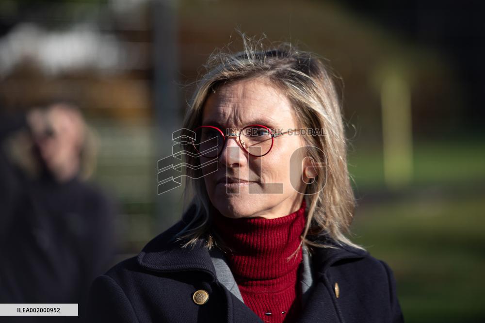 Agnes Pannier-Runacher Visits L'Oreal Factory - Caudry