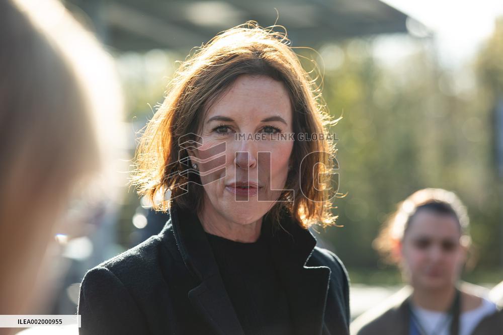 Agnes Pannier-Runacher Visits L'Oreal Factory - Caudry