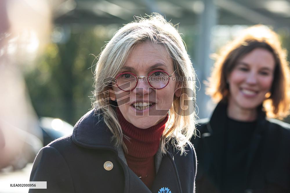 Agnes Pannier-Runacher Visits L'Oreal Factory - Caudry
