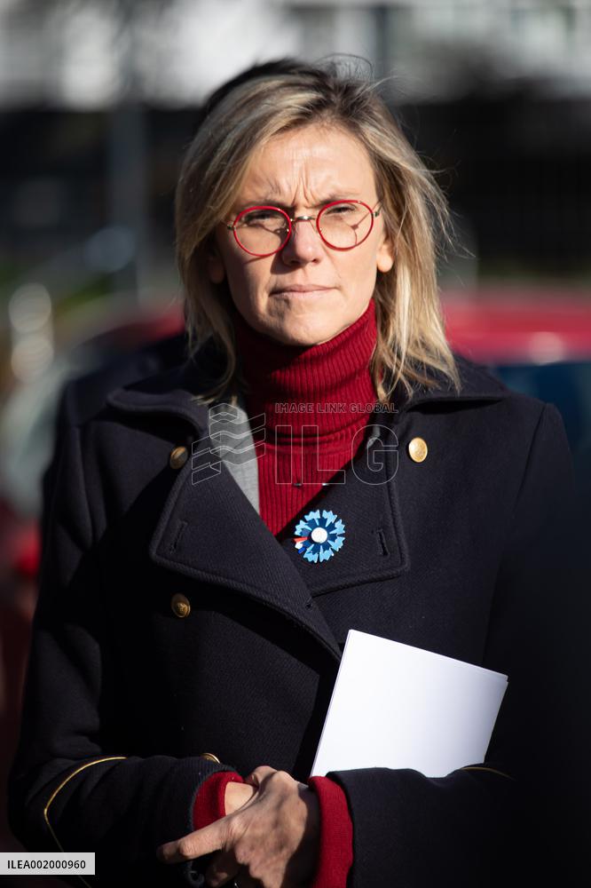 Agnes Pannier-Runacher Visits L'Oreal Factory - Caudry