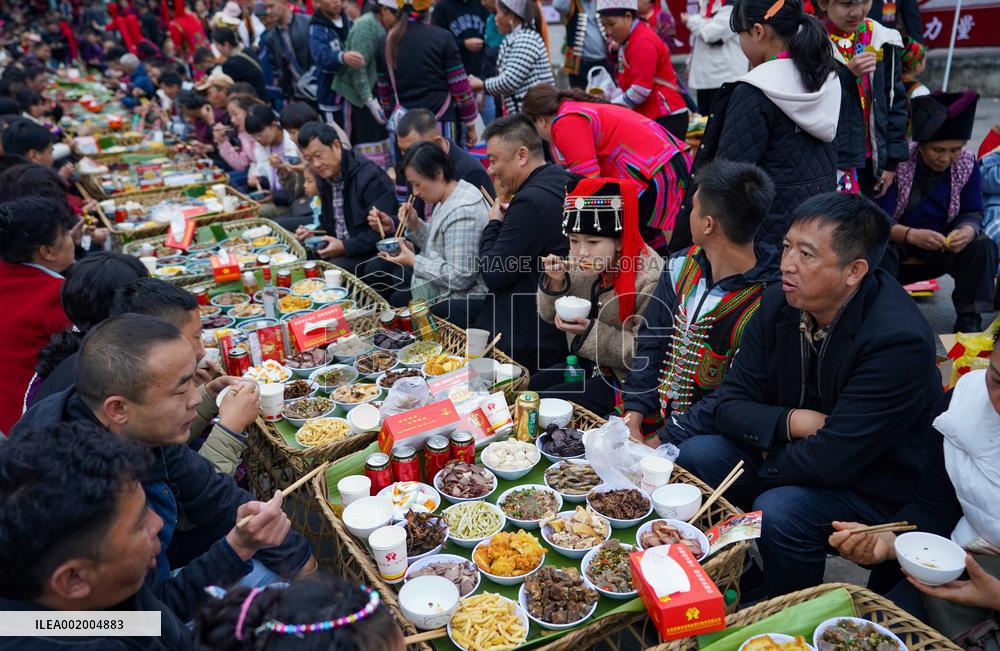 CHINA-YUNNAN-LUCHUN-ETHNIC GROUP-TOURISM FESTIVAL-LONG STREET BANQUET (CN)