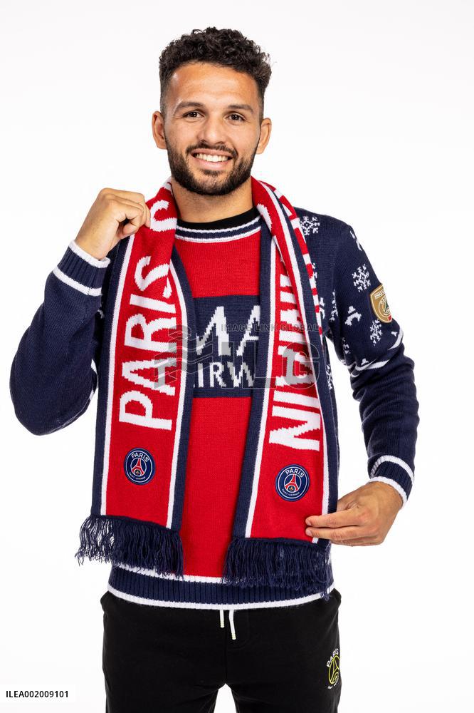 PSG Players Posing With New X-Mas sweater - Paris