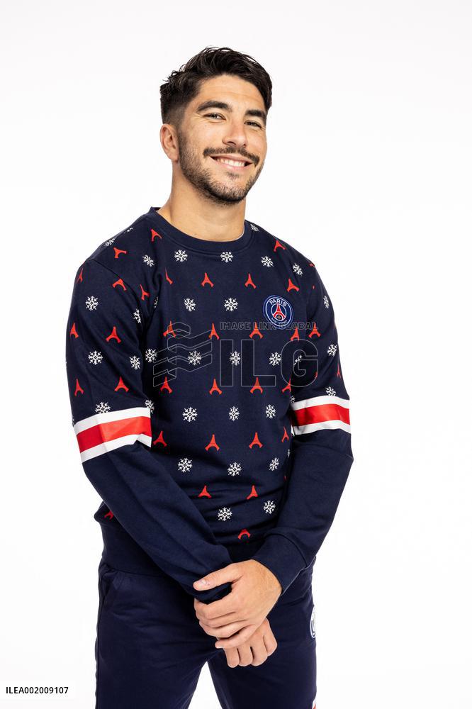PSG Players Posing With New X-Mas sweater - Paris