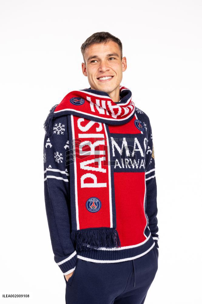 PSG Players Posing With New X-Mas sweater - Paris