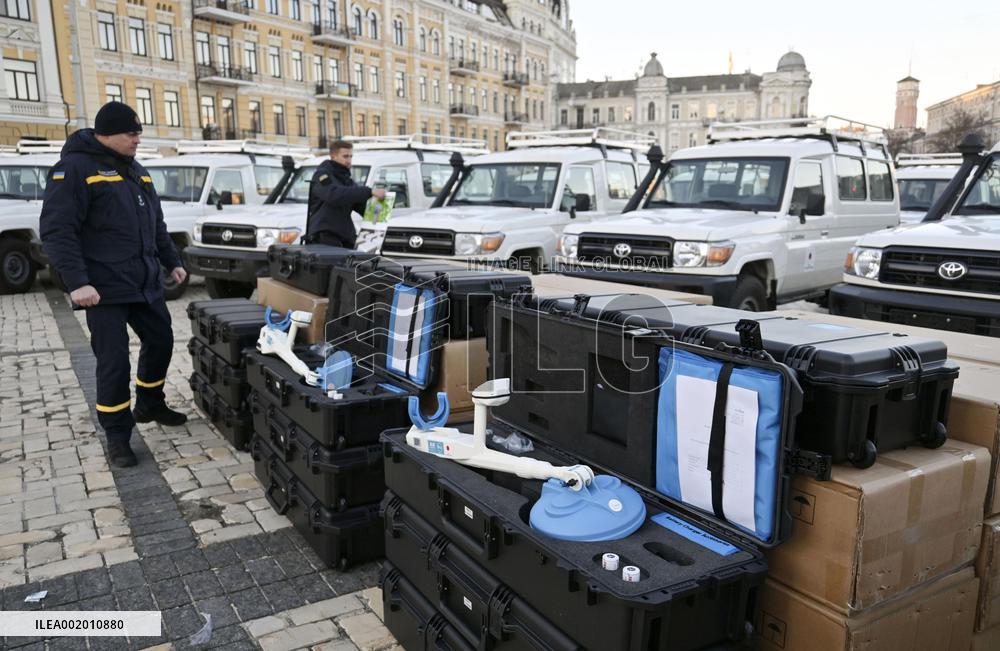 Japan gives mine detectors to Ukraine