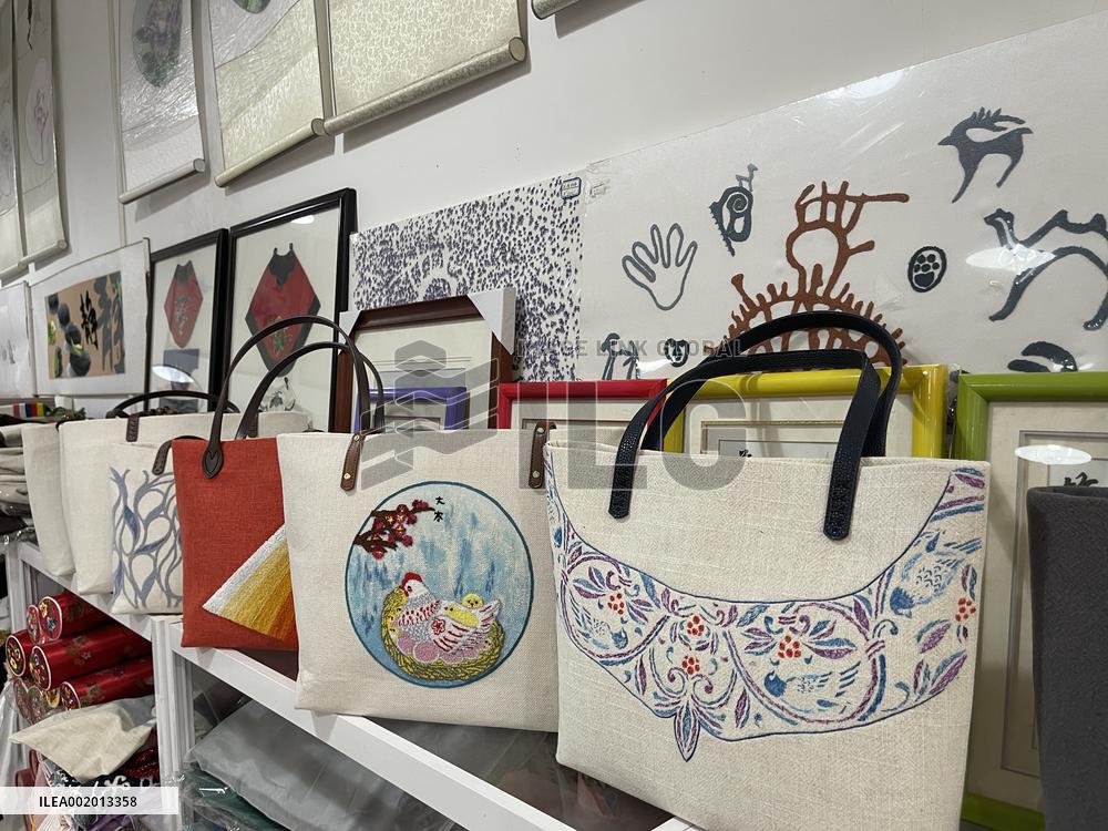 CHINA-NINGXIA-YINCHUAN-TRADITIONAL SKILLS-LIVESTREAMING (CN)