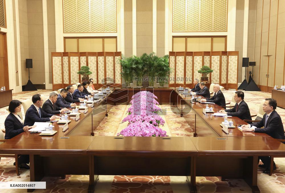 CHINA-BEIJING-CAI QI-MONGOLIA-DELEGATION-MEETING (CN)