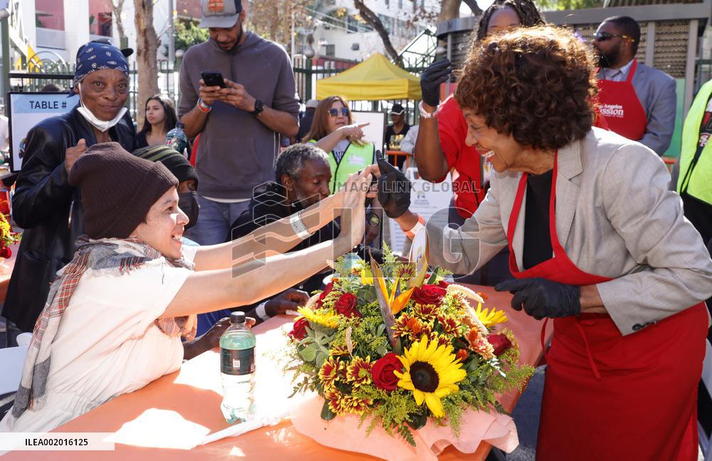 Mission's Celebrity Thanksgiving - LA