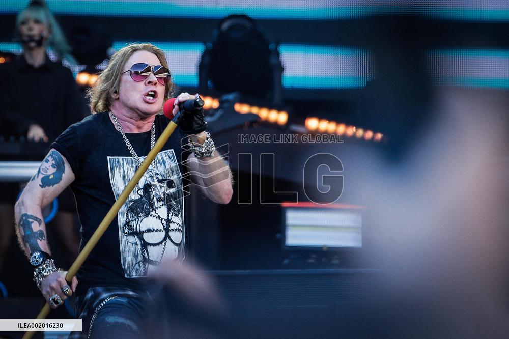 Guns N’ Roses Axl Rose Accused Of 1989 Sexual Assault